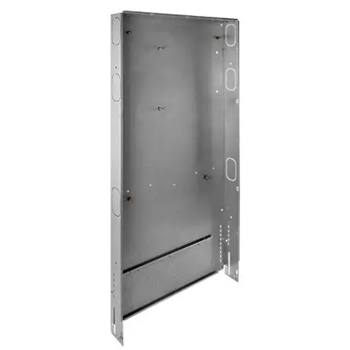Metallisches Rack mit mehreren Befestigungslöchern, geeignet für die Montage von Geräten oder Ausrüstung. Produkt von Wolf.